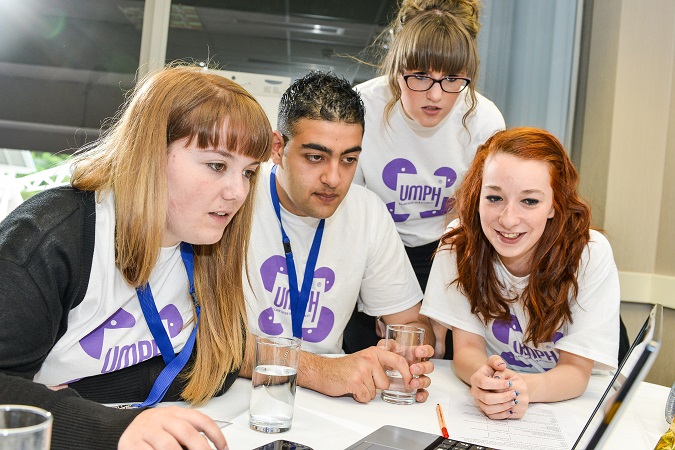 Participants take on the SimVenture challenge